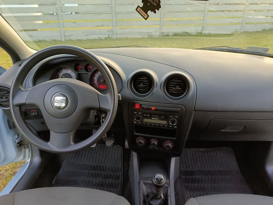 Seat Ibiza 2005r 1.4 MPI 5 drzwi klima zarejestrowany opłaty na rok
