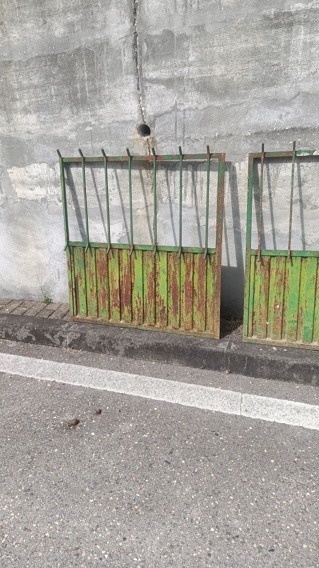 Portão em ferro de duas folhas