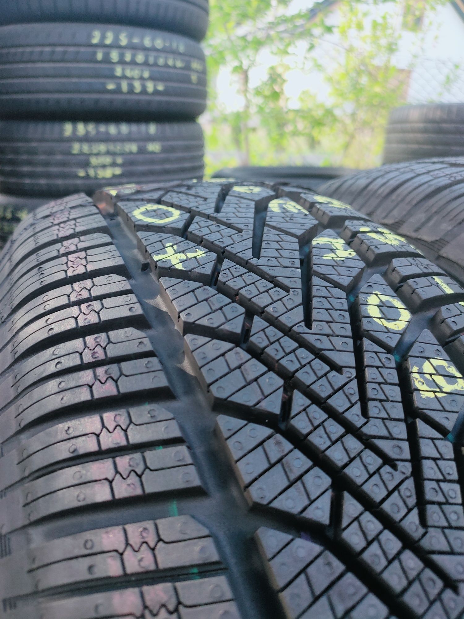 215/65R16 Semperit Speed-Grip 2 2016r 8,8mm (DEMO)