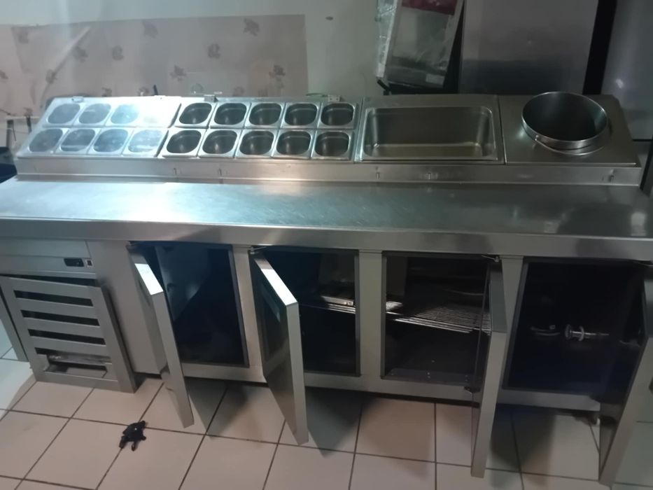 Stół sałatkowy ze stali nierdzewnej