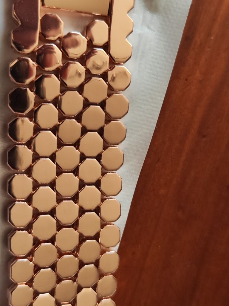 Bransoletka do zegarka wzór plastrów miodu.