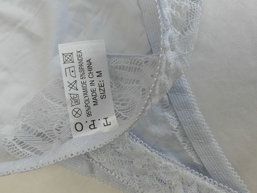 Stringi damskie.