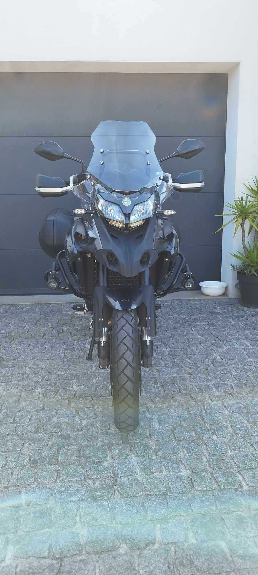 Benelli TRK 502X (com conjunto de 3 malas)