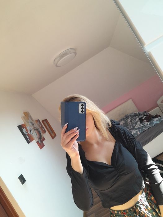 Bluzka crop top dekolt marszczoną bufiaste rękawy s m bawełna