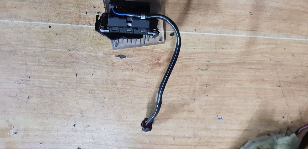 AUDI 100 A8 D2 REZYSTOR DMUCHAWY 4A0820521A