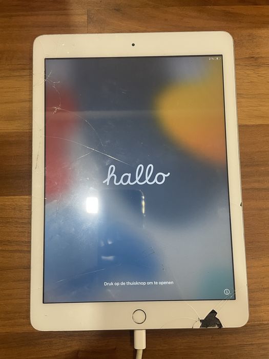 iPad 5 (2017, A9 series) Prateado • 32 GB • WiFi