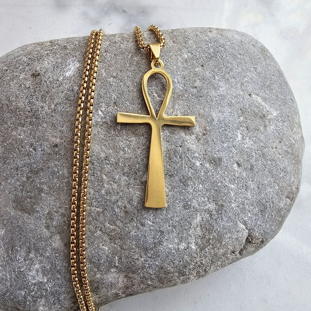 Fio com Ankh (Chave da Vida) em aço inoxidável dourado