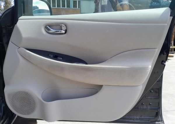 Forra porta / quartela frente direita NISSAN Leaf EV (ZE0)