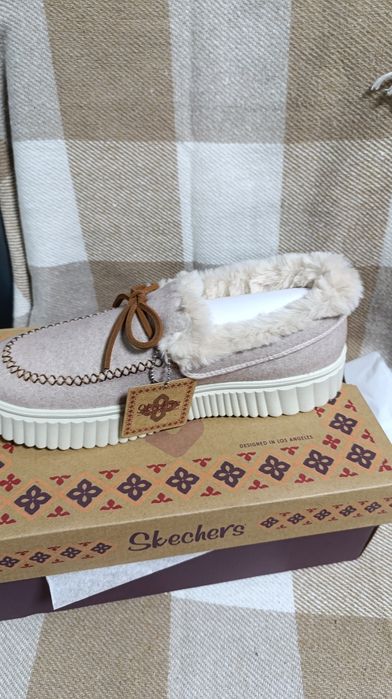 Вони круті.Капці угги від Skechersе.Терм