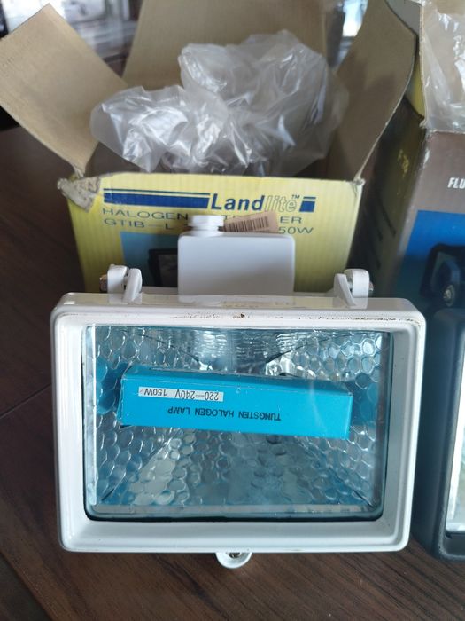 Lampa halogenowa z żarnikiem zewnętrzna