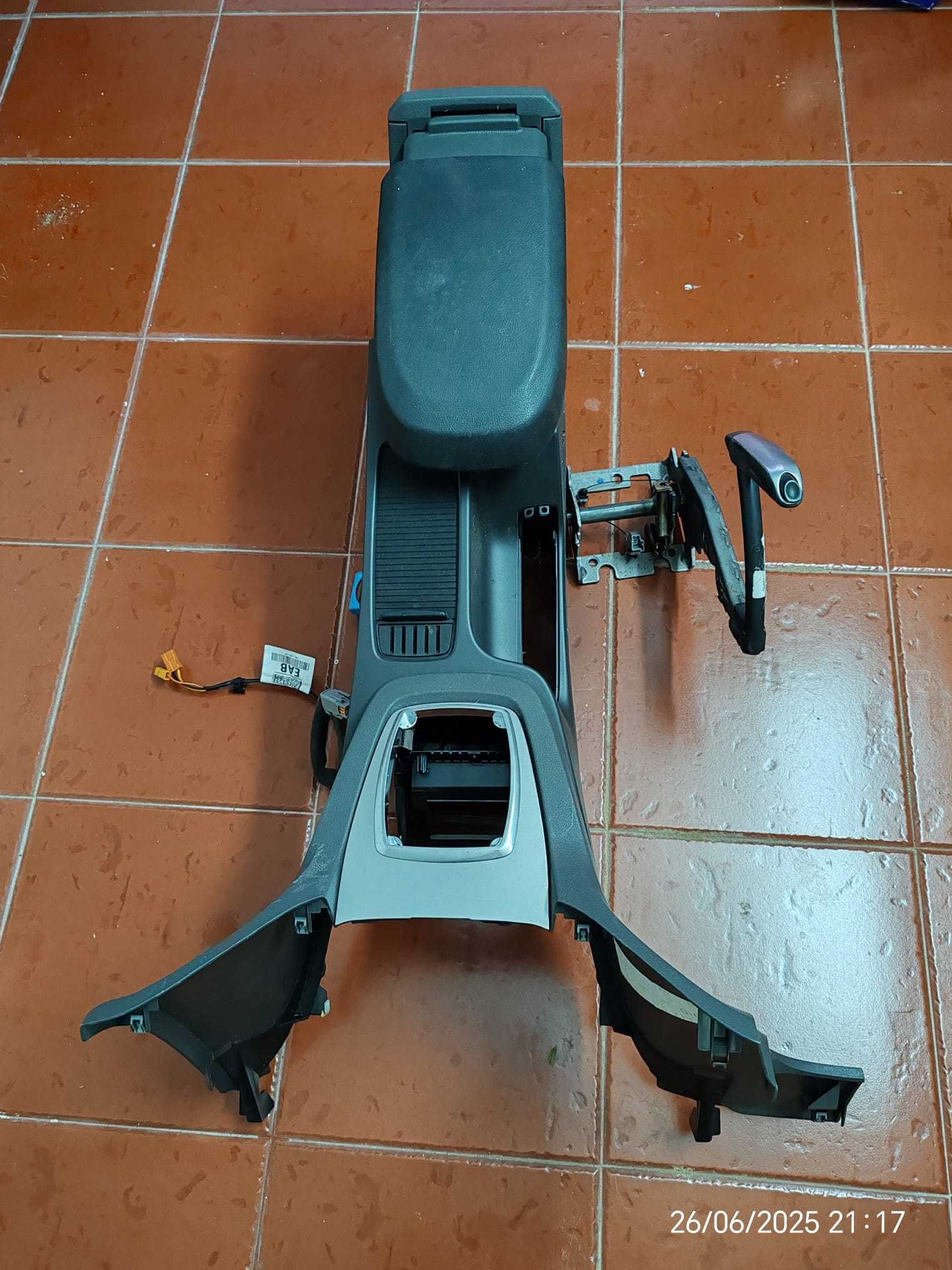 Consola central Ford C-Max e travão de mão