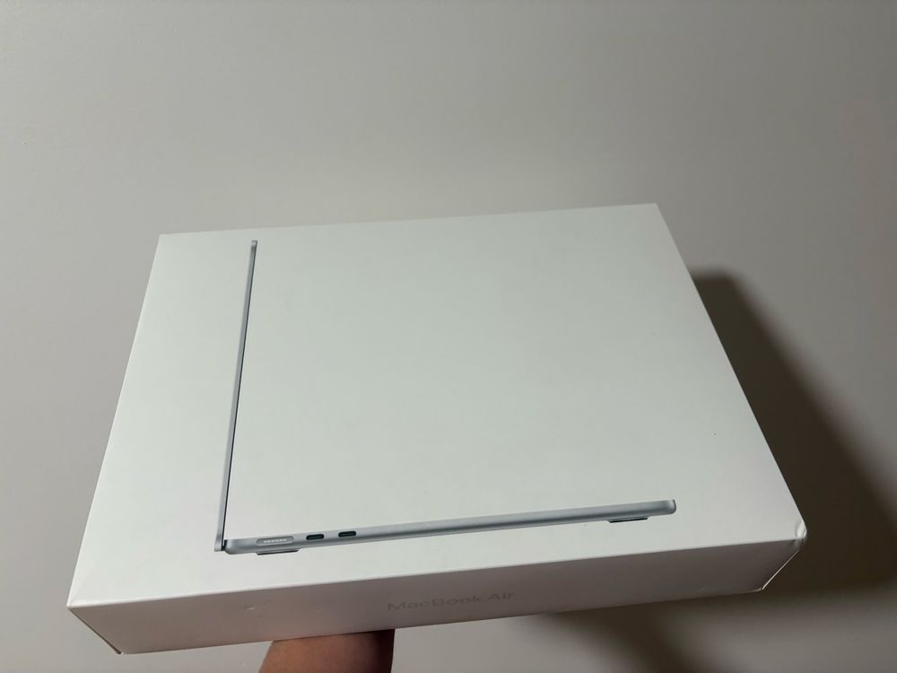 MacBook Air 13,6” com Chip M2 – Prata