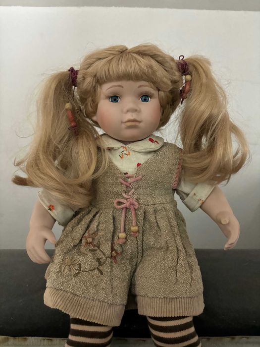 Bonecas de porcelana
