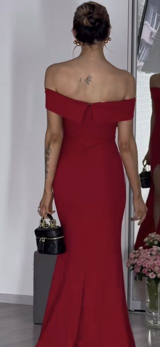Вечірня максі сукня червоного кольору