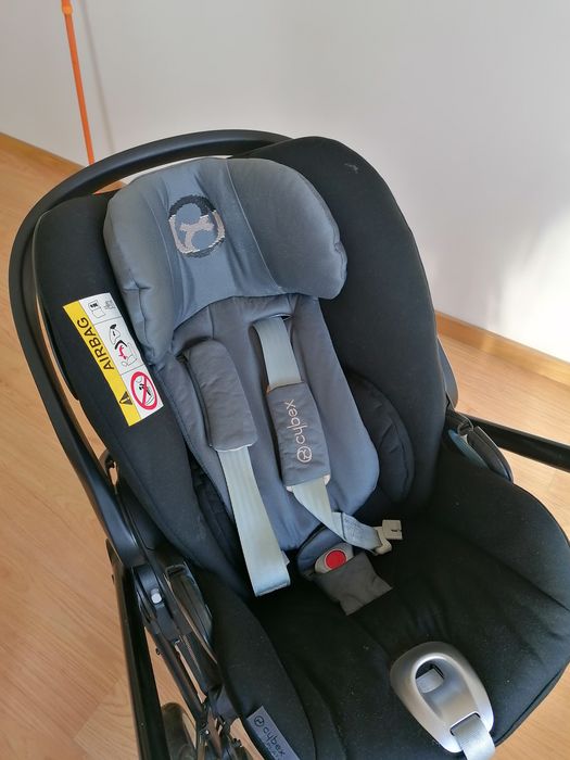 Carrinho de bebé e ovo cybex