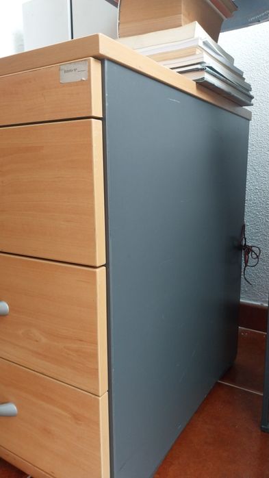 Vendo móvel para escritório.