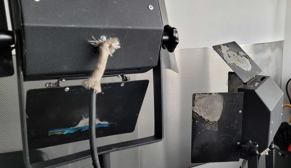 2 Projectores de Luz 1000W c/ Tripés e Mala