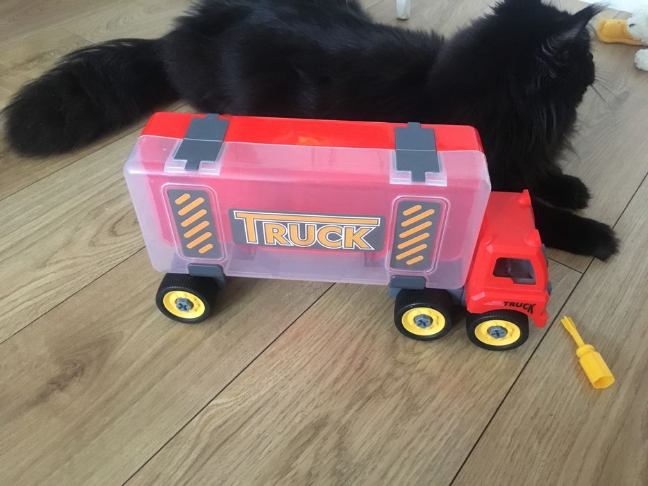 Машина конструктор в коробці