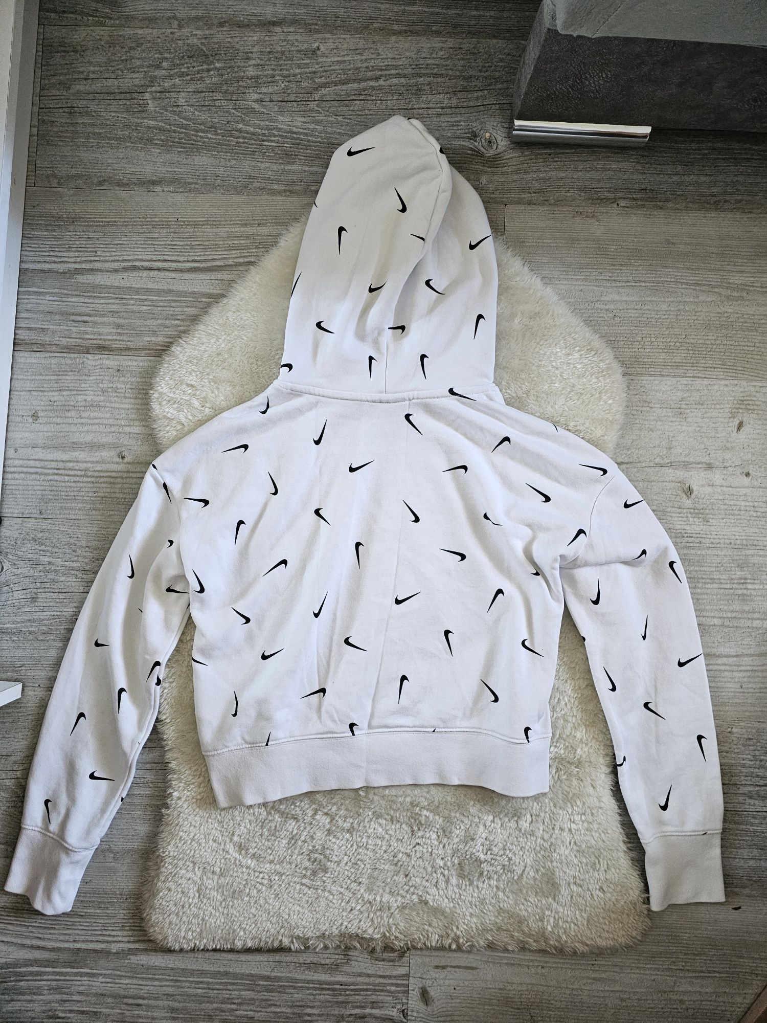 Bluza Nike Swoosh Rozmiar S top Czarna z kapturem crop top M