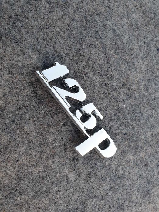 Fiat 125p  NOWY - chromowany - znaczek metalowy emblemat logo napis