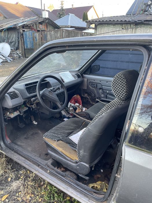 Peugeot 205 — мотор не здається, навіть якщо ти здаєшся