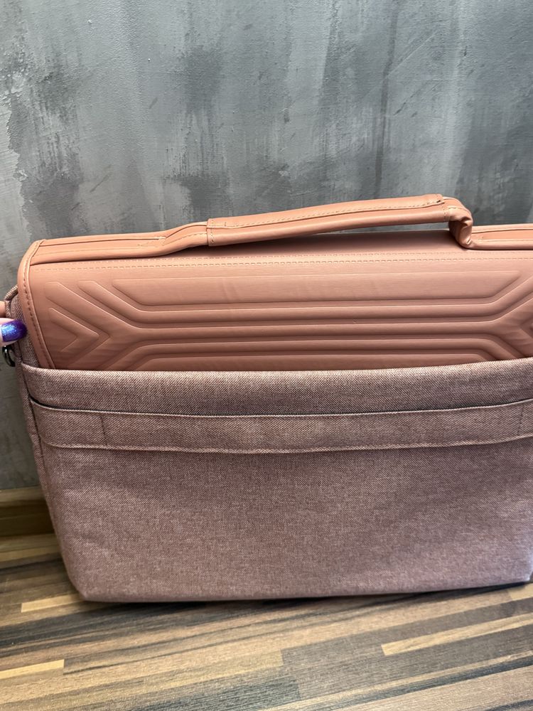 15-15,6” Różowa stylowa i funkcjonalna torba na laptopa