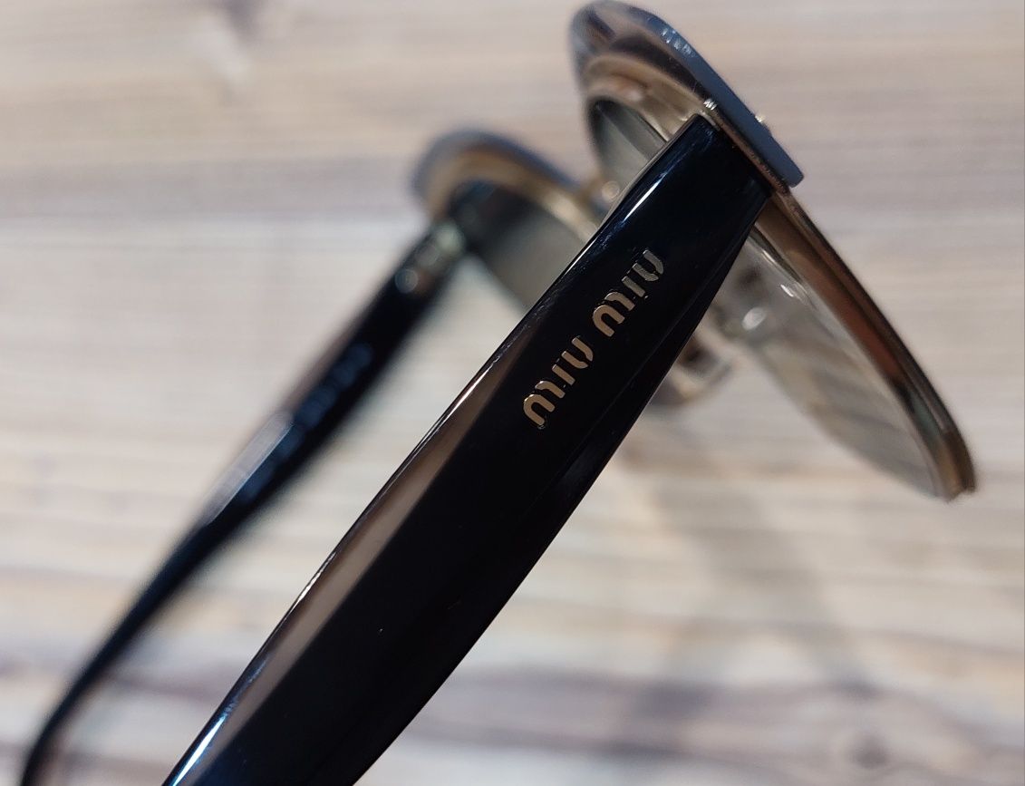 Зеркальні жіночі сонцезахисні окуляри  Cat eye SMU53T від Miu Miu!