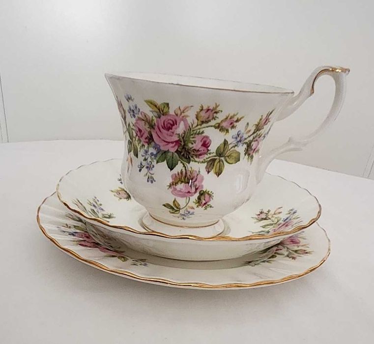 Royal Albert "Moss Rose"  porcelana kostna zestaw 6 osobowy do herbaty