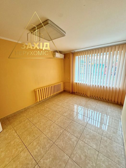 Продаж фасадного комерційного приміщення р-н Варшавського ринку