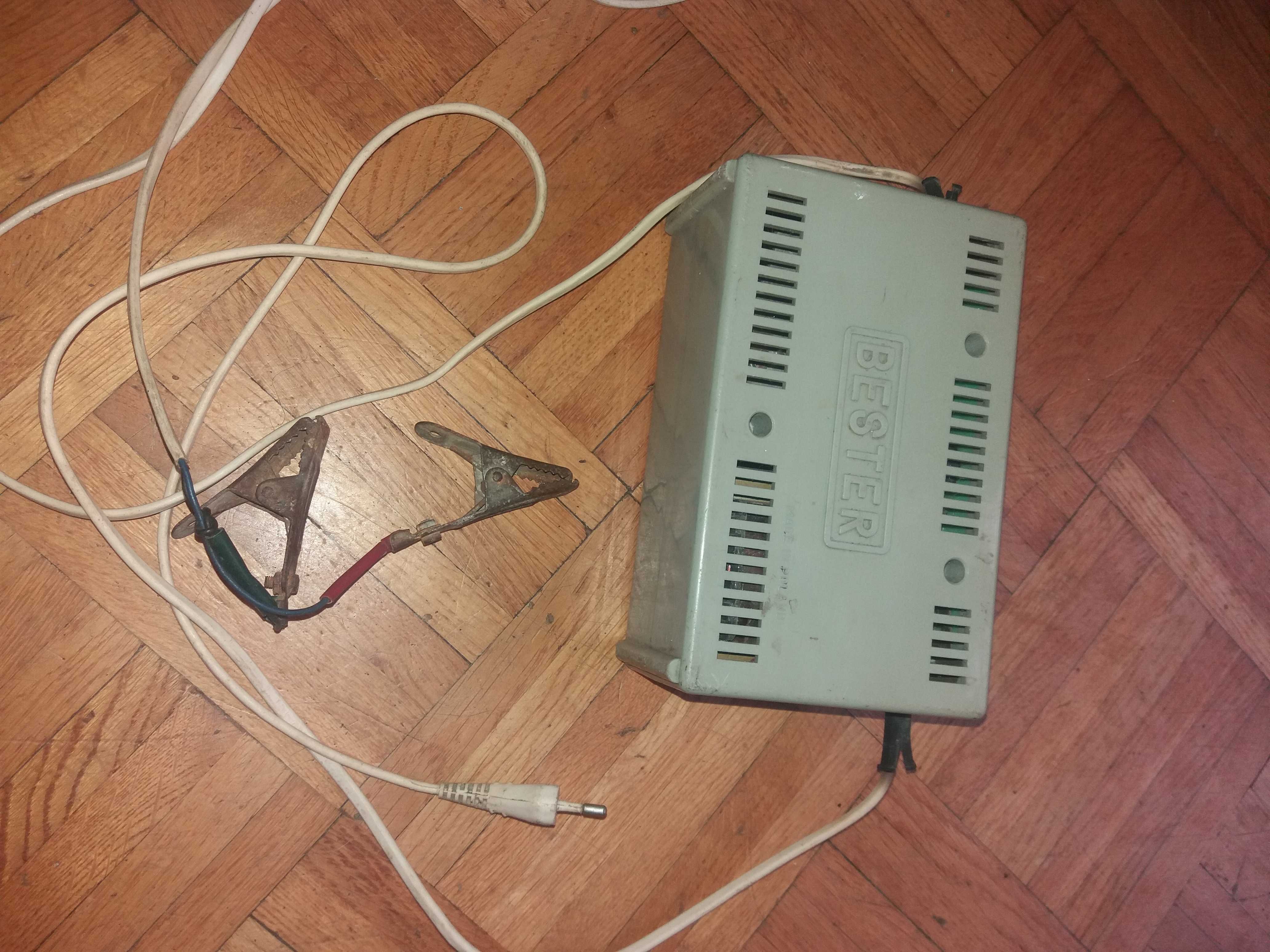 Ładowarka używana  12 v