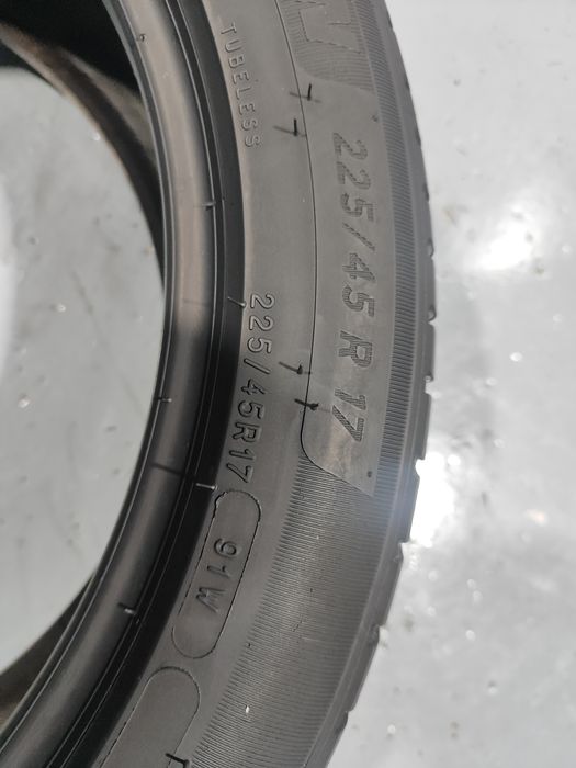 2 pneus como novos 225-45R17 Michelin - Oferta dos portes