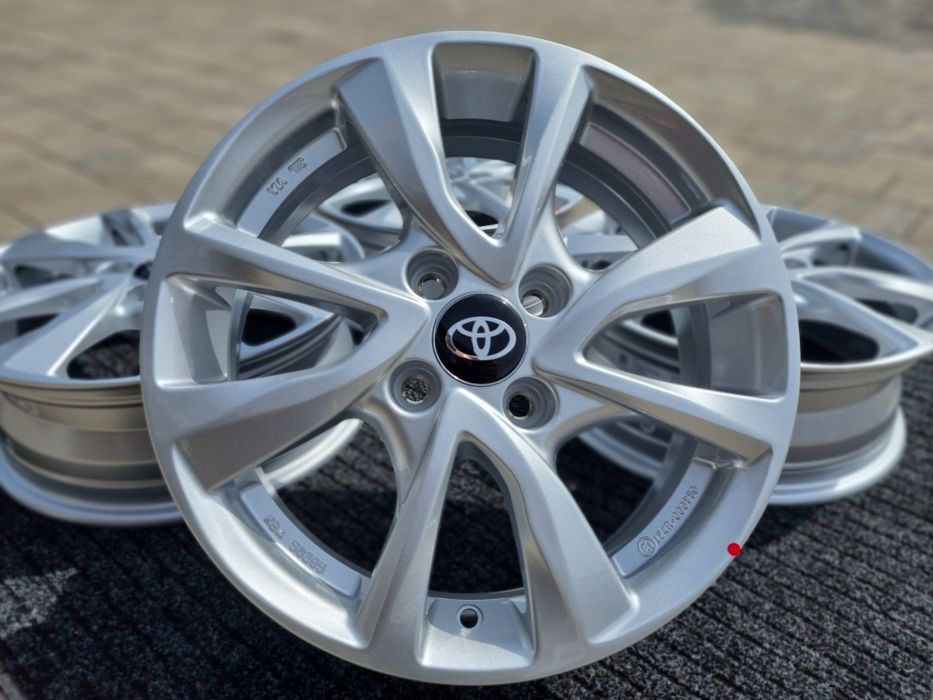 Toyota Yaris 15 " Aygo IQ alufelgi 4x100 Felgi nowe srebrny połysk
