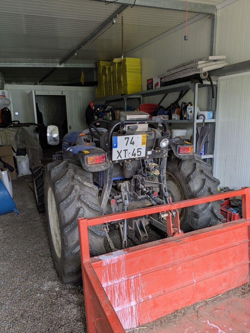 Trator New Holland Boomer 40