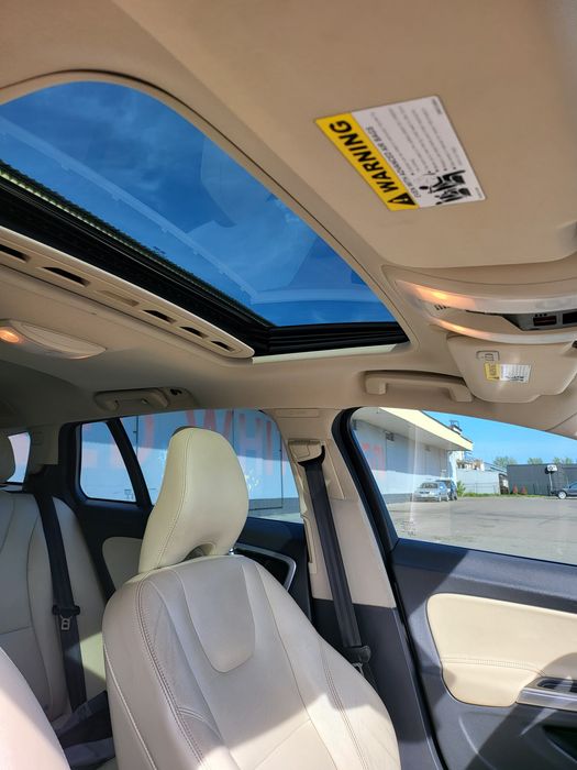 Volvo V60 2016 2.0. Бензин