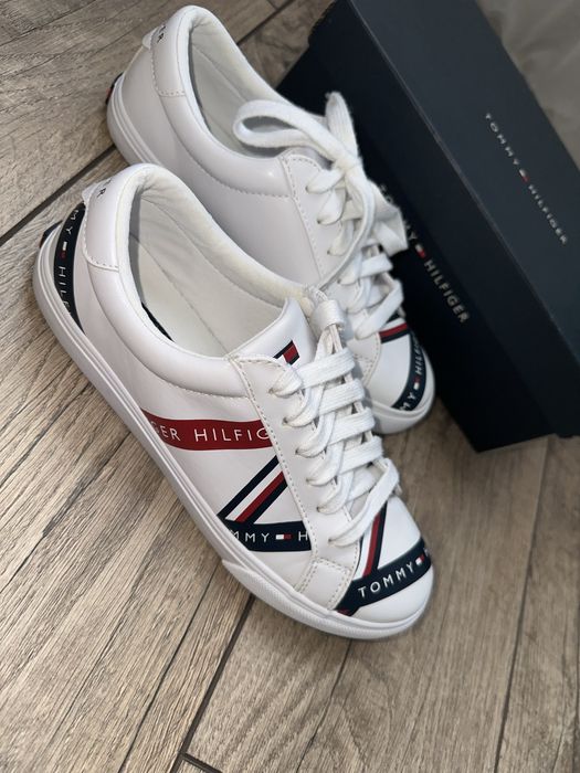 Женские белые кеды с логотипом Tommy Hilfiger