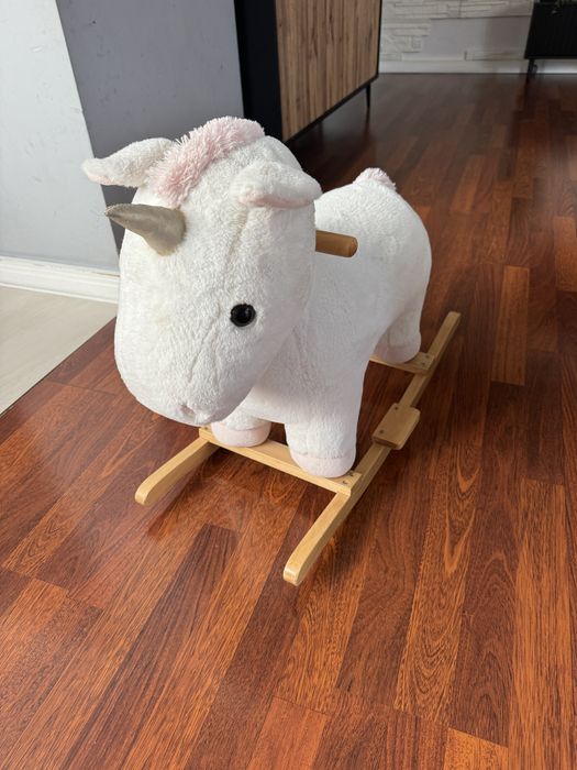 Koń na biegunach, jednorożec.