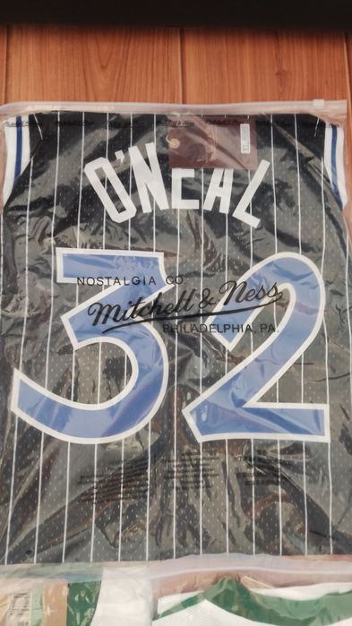 Camisolas NBA e futebol