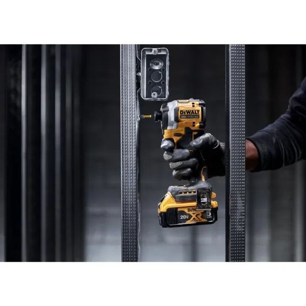 Імпакт шуруповерт DeWalt dcf850