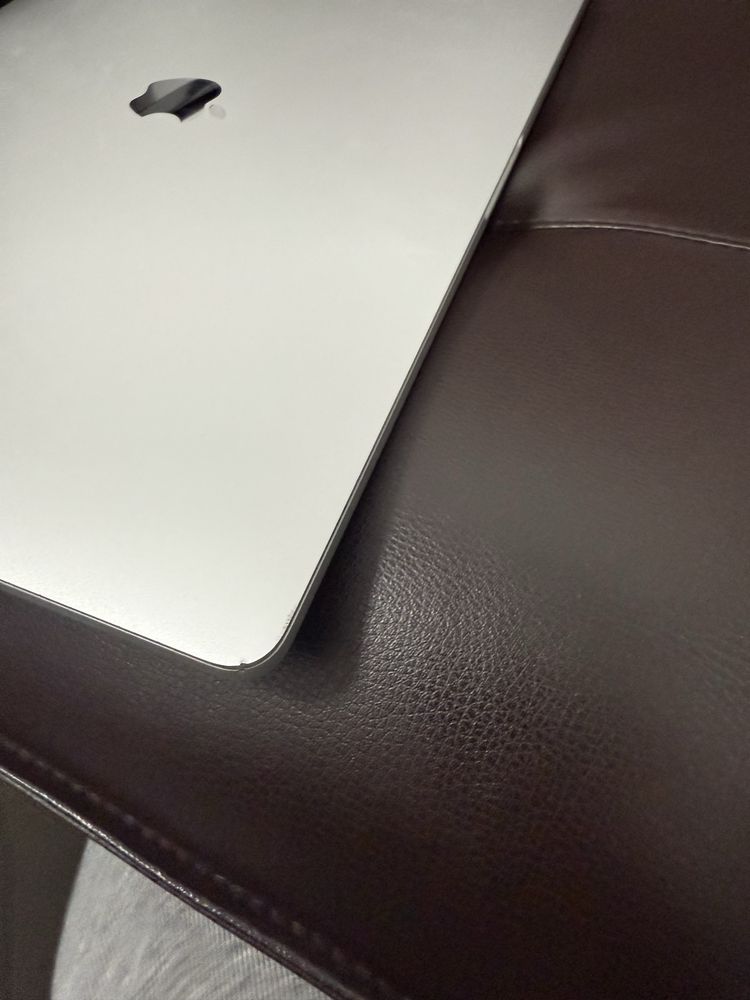 Used Macbook pro 16 i7 16/512 2019