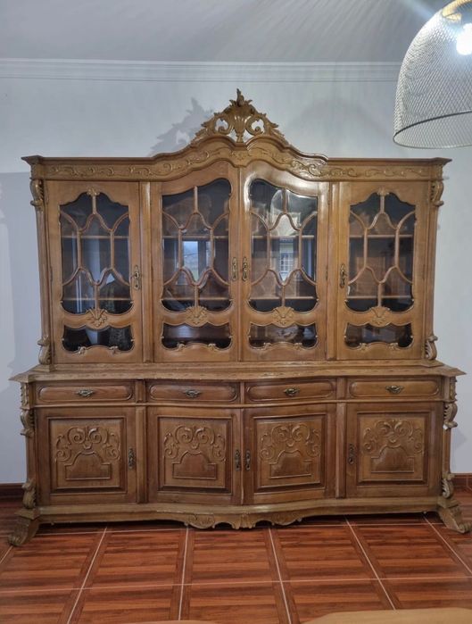 Móvel de Madeira para Sala com Mesa e 8 Cadeiras