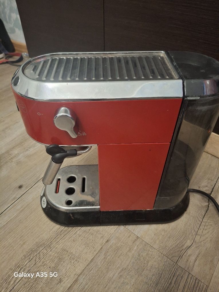 Do sprzedania ekspres kolbowy marki Delonghi . Model EC685.