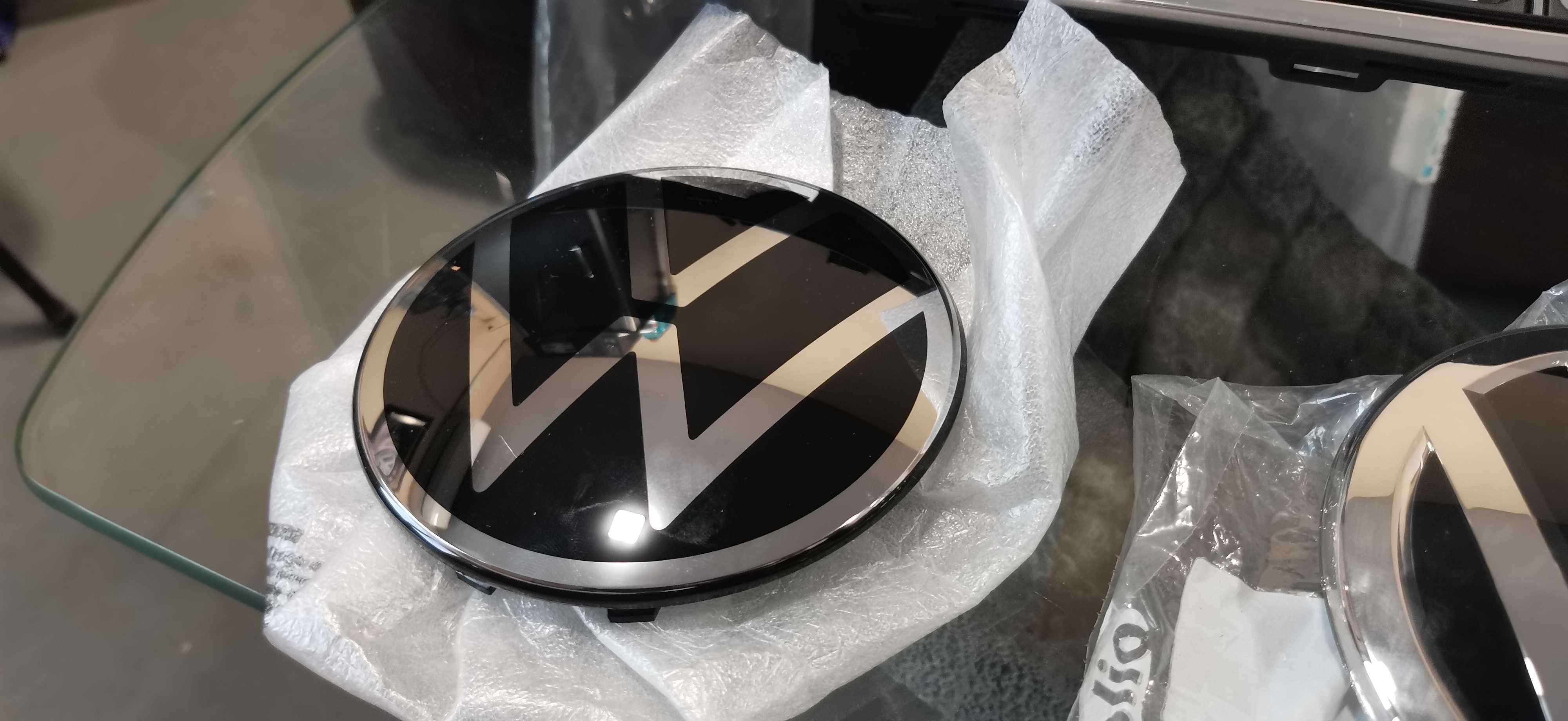 Эмблема VW Passat Jetta обычные и под дистроник