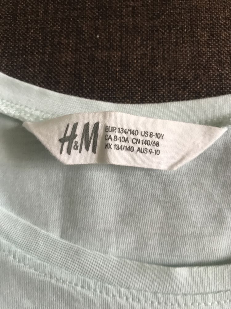 H&М, Ostin- яскраві футболки на 9-12 років, розмір 134 см.