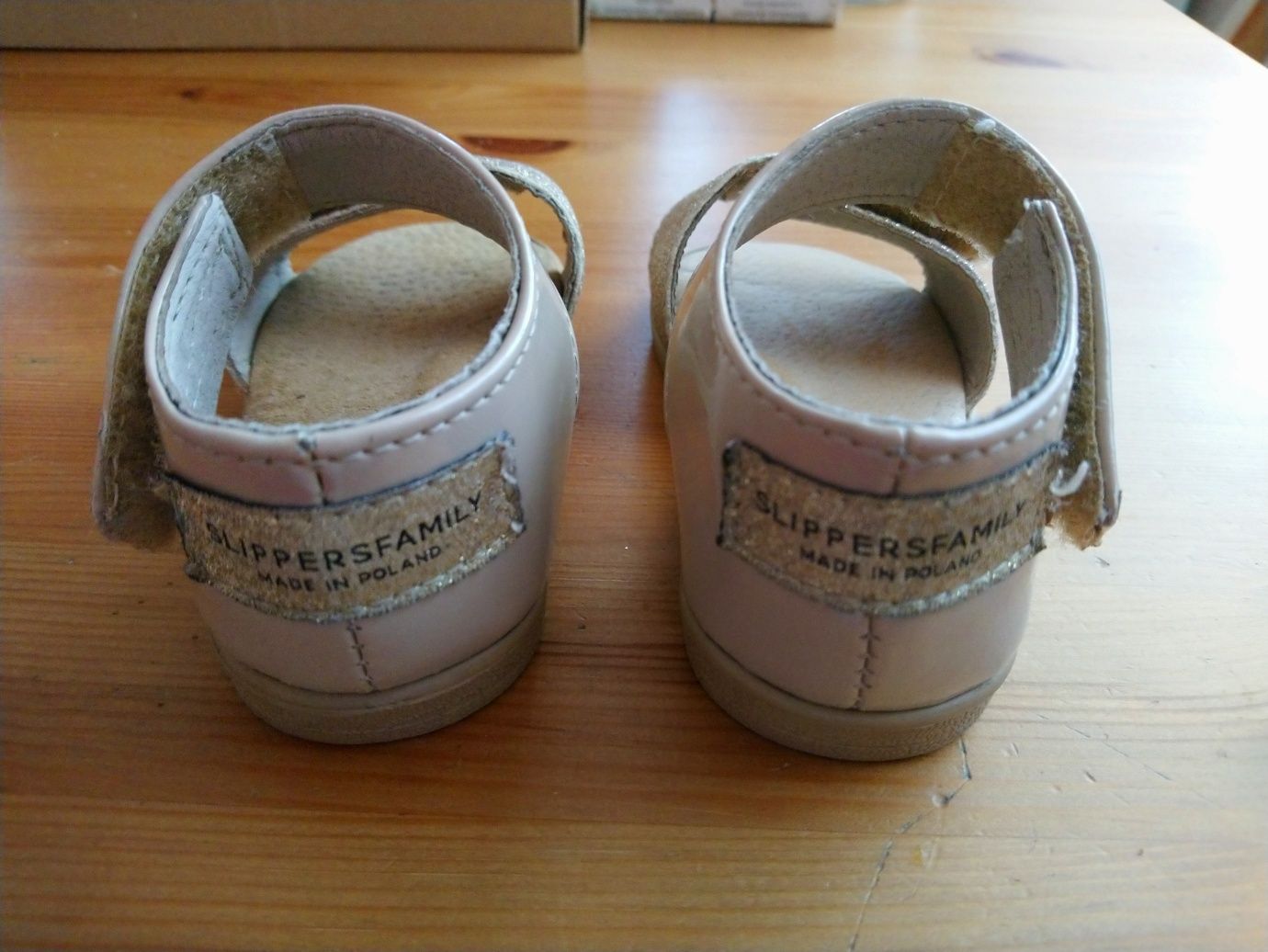 Sandałki beżowe slippers family r. 19-20, wkladka 13 cm