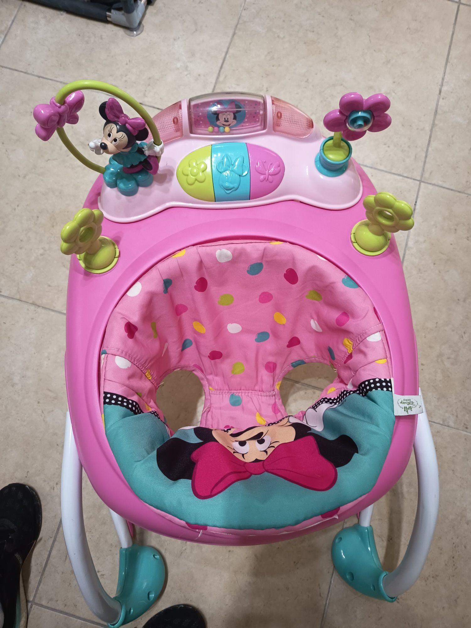 Vendo como novos  Espreguicadeira vibratória e andarilho com musica