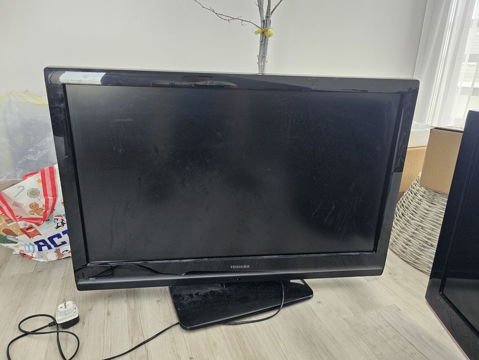 Sprzedam używany telewizor SHARP 42 Cale. Telewizor dobrym stanie.