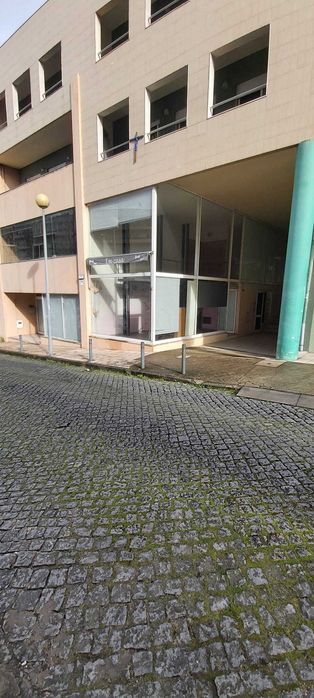 Loja com 50m2 a 700m da Estação e do Centro Histórico