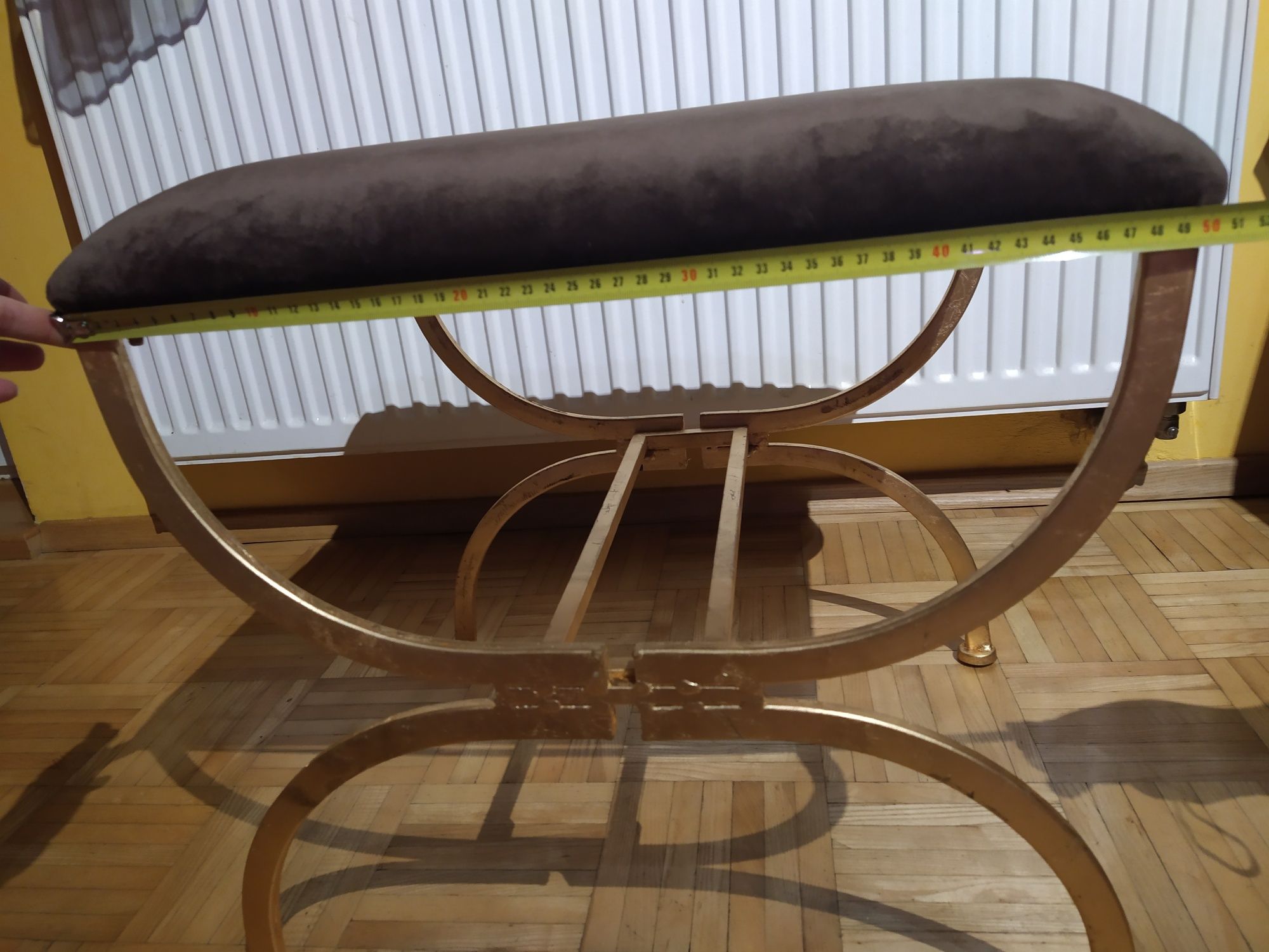 Pufa welurowa ,glamour, zlote nogi ,Stolik pomocniczy