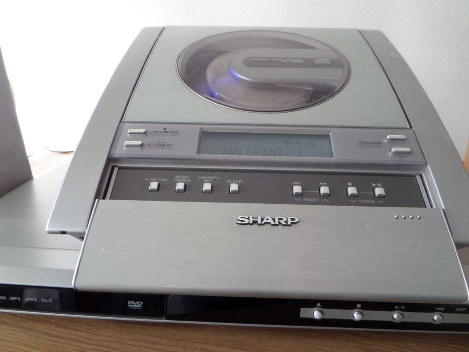 Aparelhagem compacta Sharp com colunas