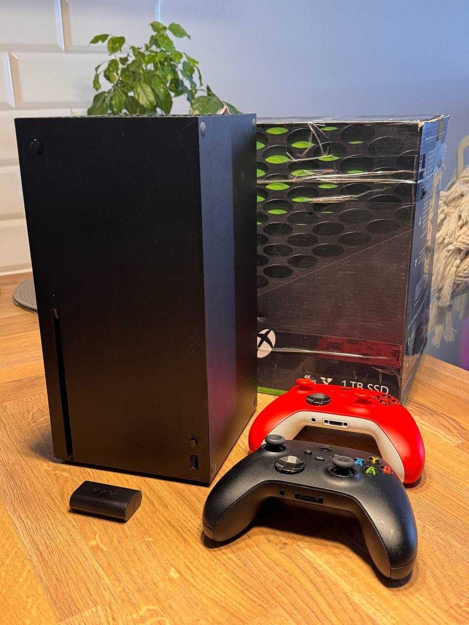 Xbox series X + 2 pady + Akumulator (Pełen zestaw z pudełkiem)